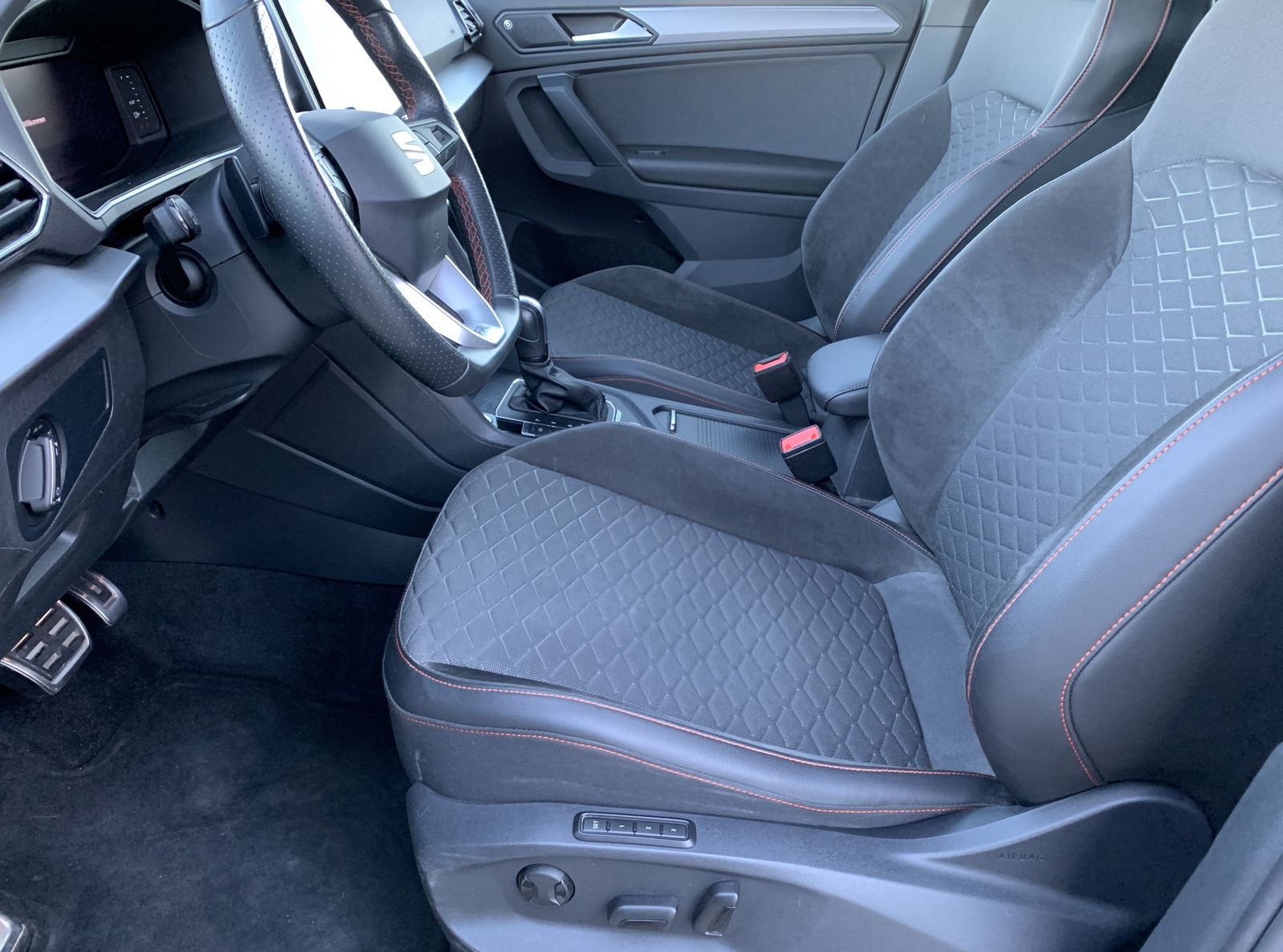 Fahrzeugabbildung SEAT Tarraco 2.0 TDI*FR*4Drive*LED*AHK*Pano*Cam*Sound