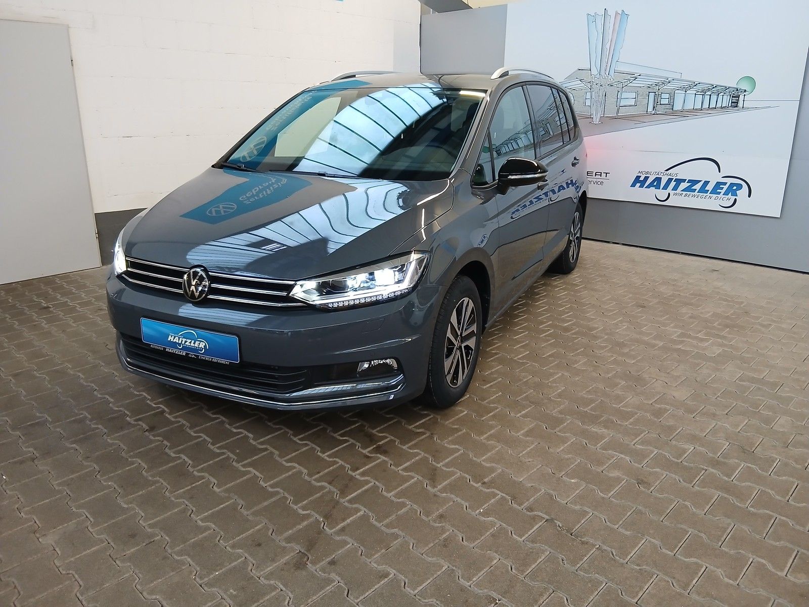 Fahrzeugabbildung Volkswagen Touran Energy 1,5 TSI DSG + AHK+Navi+LED+ Kamera