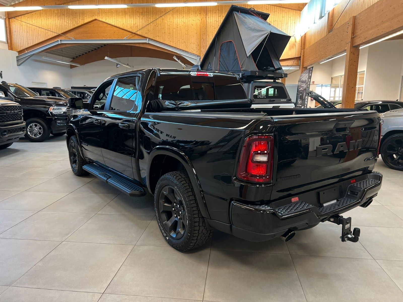 Fahrzeugabbildung Dodge RAM 1500 RTRNight  *LPG-Abdeckung-Allwetter*