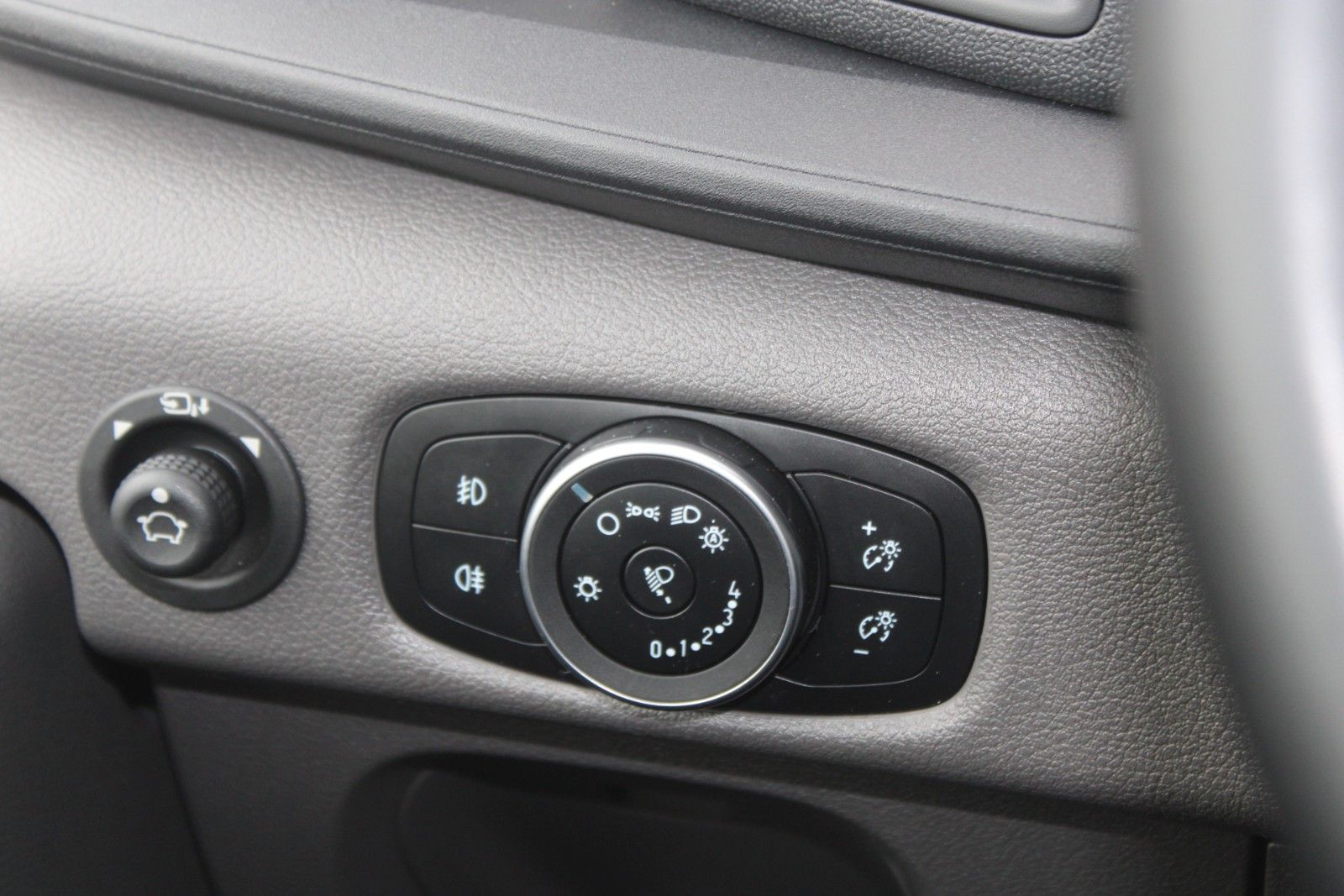 Fahrzeugabbildung Ford Transit L3 TREND 9-Sitze AHK CAM Allwetter KLIMA