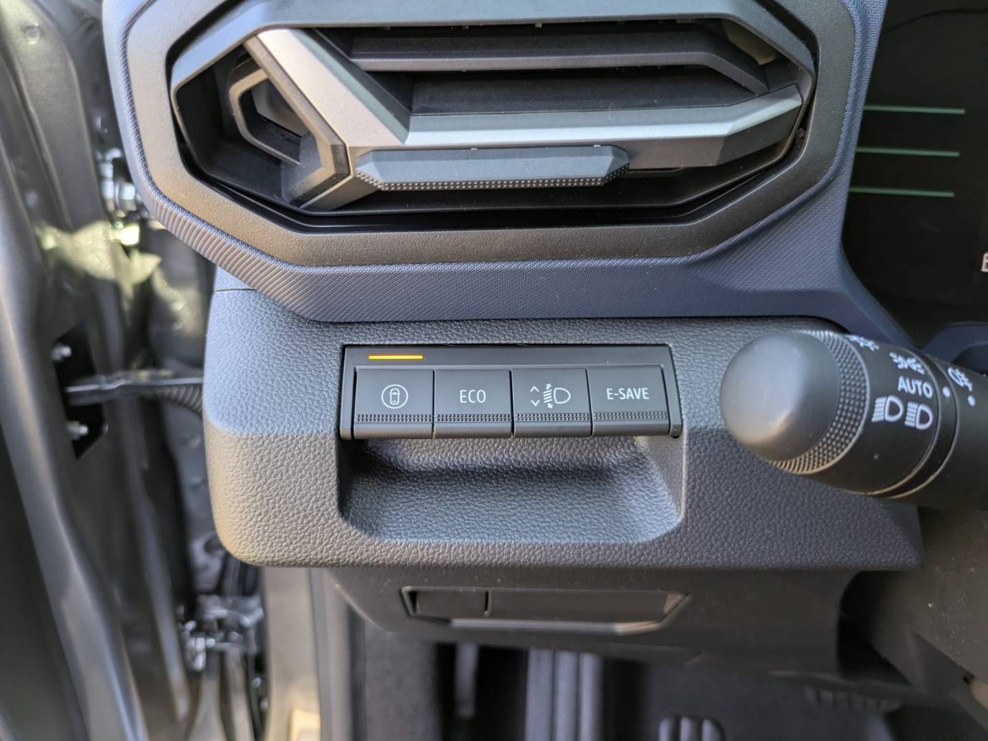 Fahrzeugabbildung Dacia Neuer Dacia Duster Expression HYBRID 140