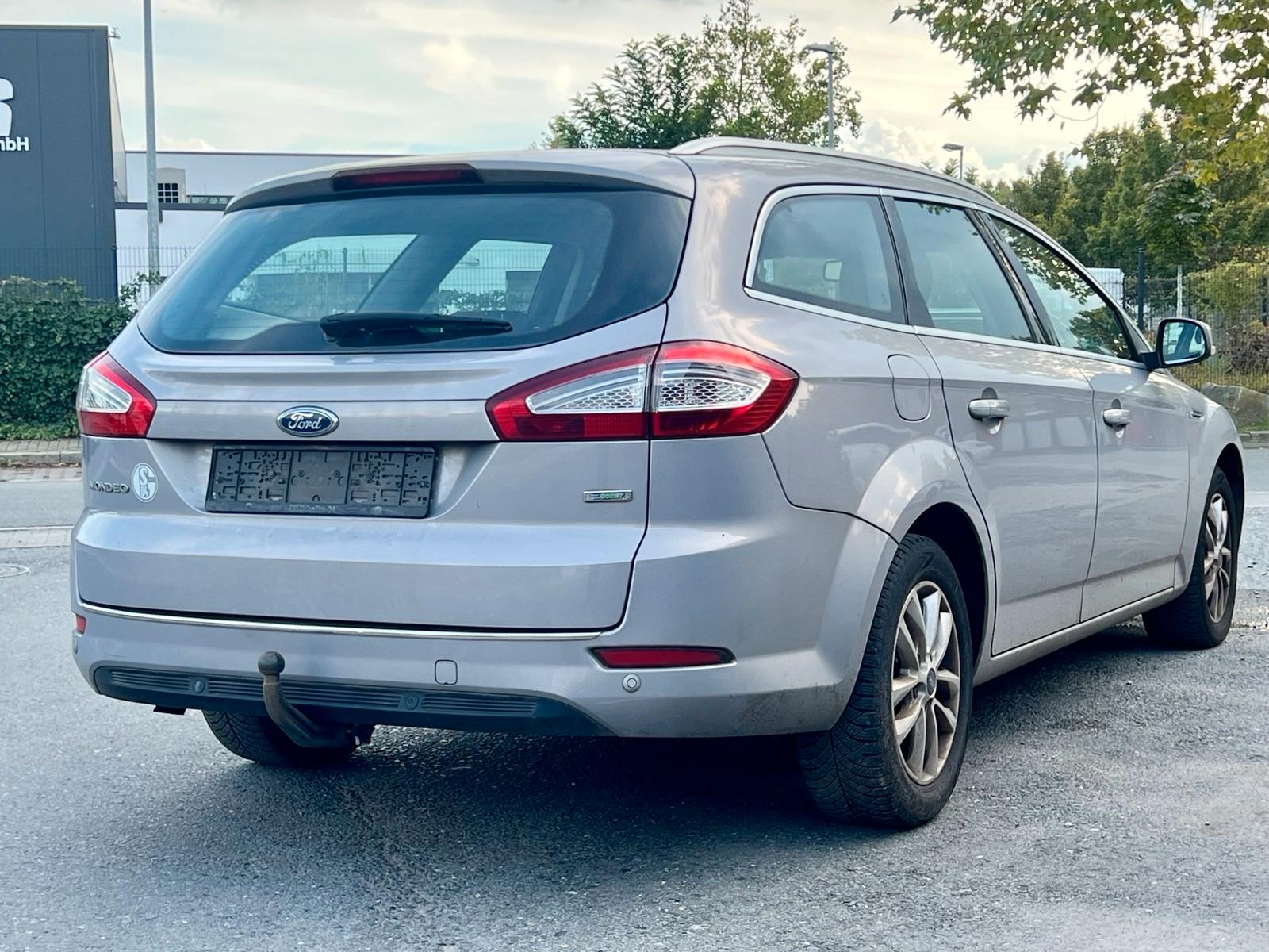 Ford Mondeo 2013 — interior
