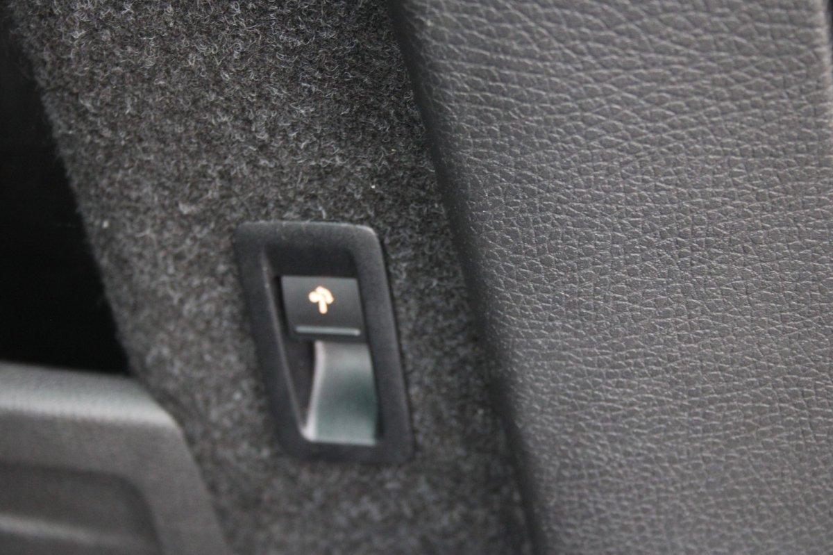 Volkswagen Passat 2012 — photo 21