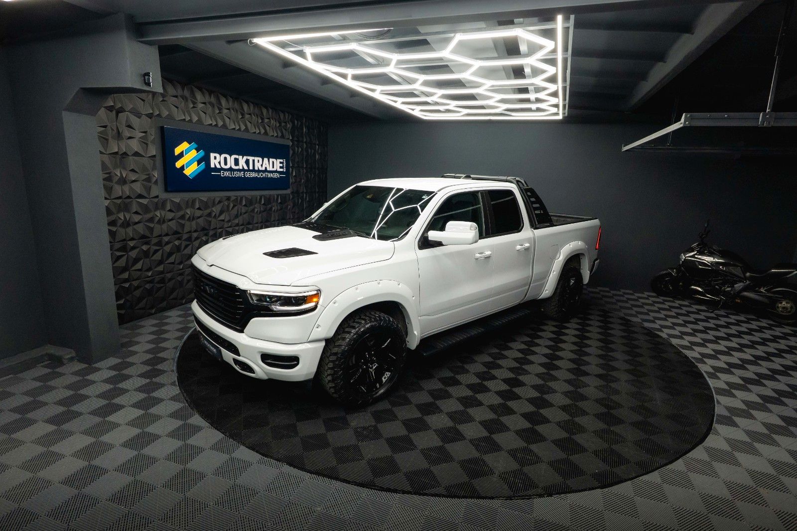 Fahrzeugabbildung Dodge RAM 5.7 V8 HEMI 4x4 OFFROAD LONGBED Limited 19%