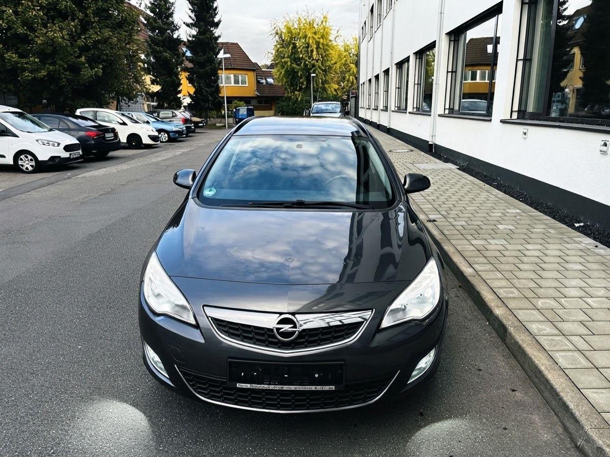 Opel Astra 2011 — photo 6