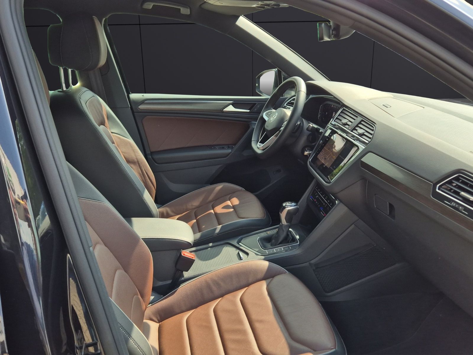 Fahrzeugabbildung Volkswagen Tiguan Elegance TSI DSG MATRIX NAVI RFK