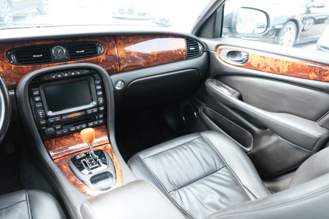 Fahrzeugabbildung Jaguar XJ8 4.2 Liter/Letztes Facelift im Bestzustand