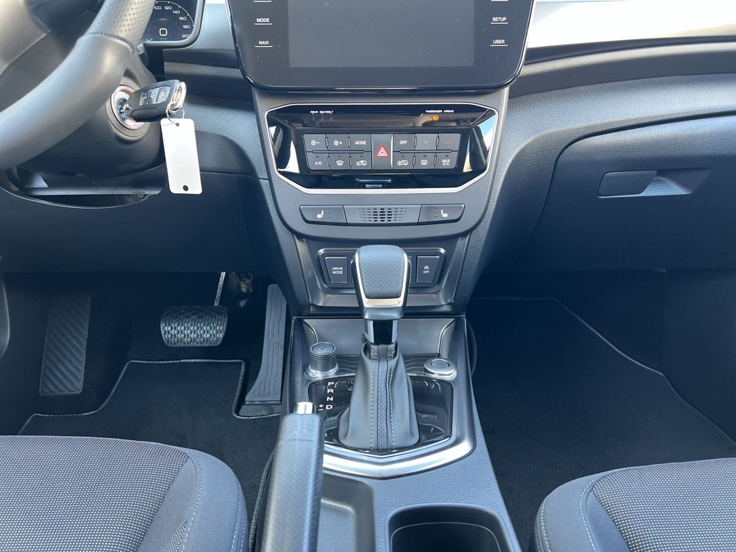 Fahrzeugabbildung Ssangyong Tivoli Nomad 2WD Automatik Navi LED CarPlay DAB