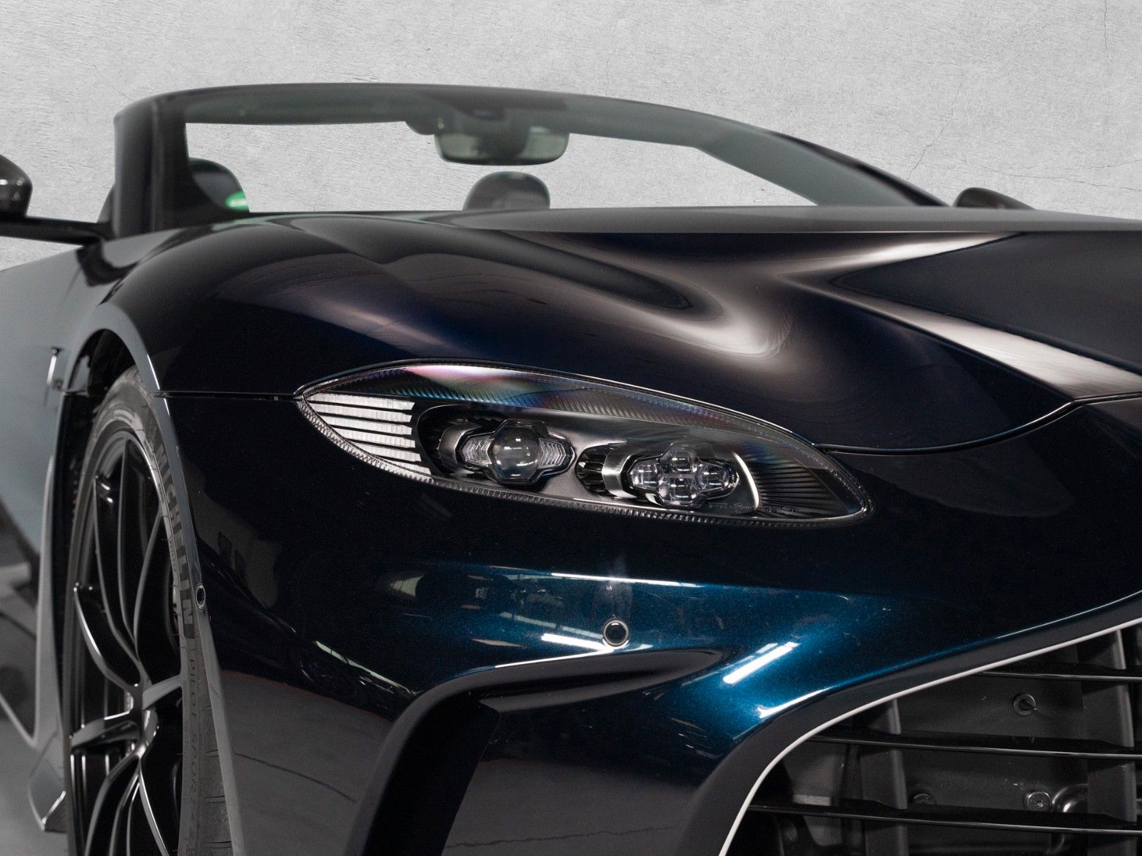 Aston Martin V12 Vantage - Bild 7