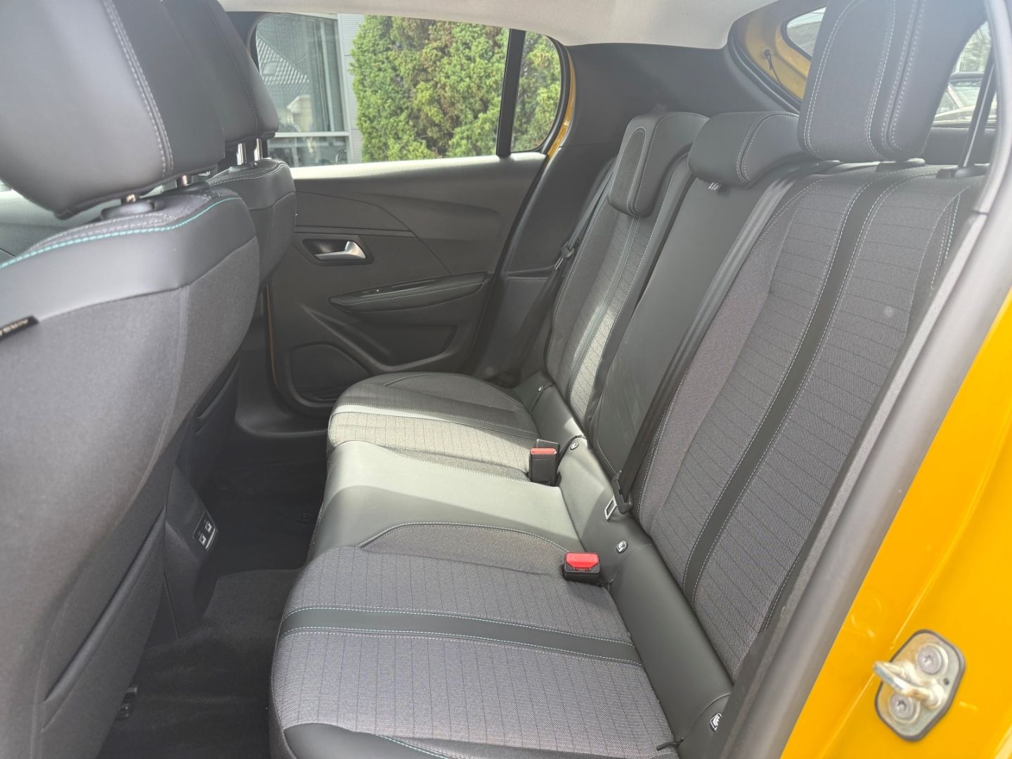 Fahrzeugabbildung Peugeot 208 -e Allure Pack SHZ+Kamera+11KW Schnelllader