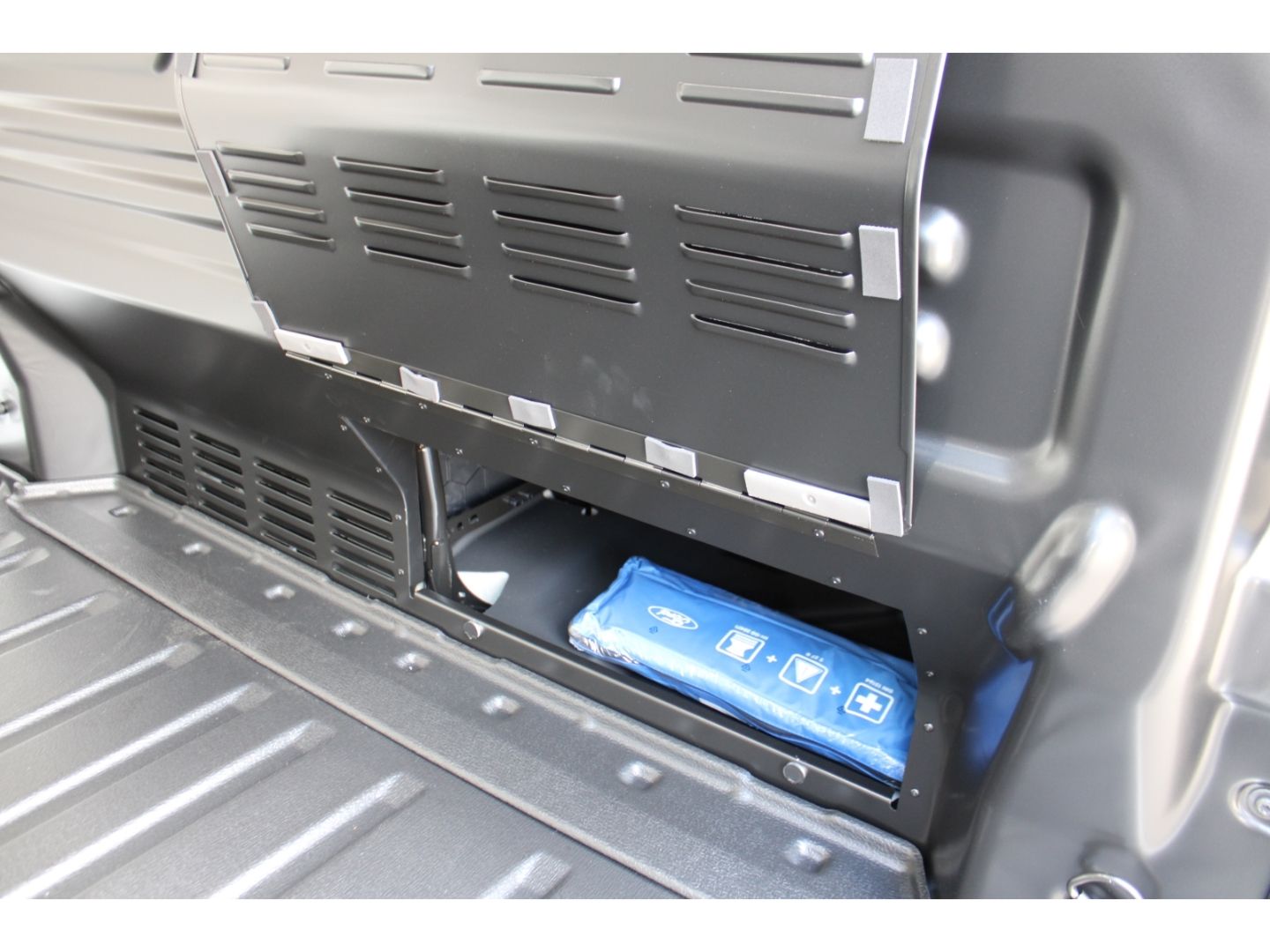 Fahrzeugabbildung Ford Transit Custom 320 L1 Trend LED GRA PDC RFK AHK