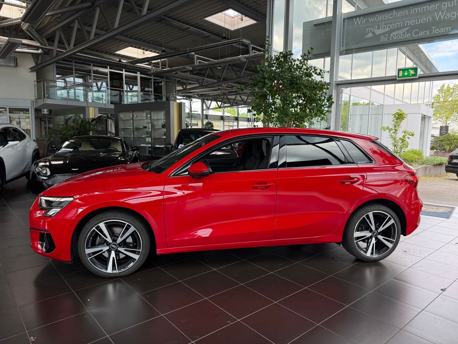 Fahrzeugabbildung Audi A3 Sportback  35 TFSI S line AHK LED NAVI