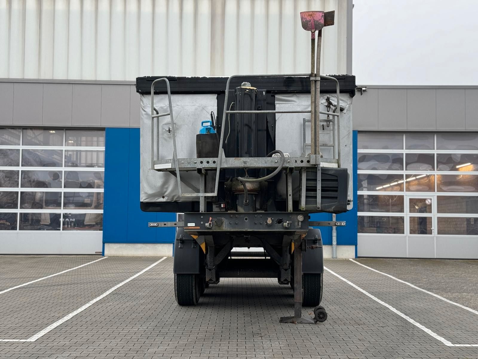 Fahrzeugabbildung Carnehl Kippmulde mit Liftachse Alumulde