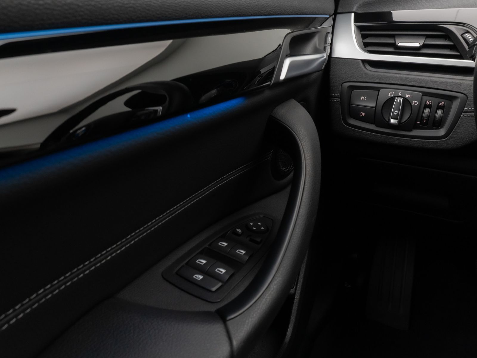 Fahrzeugabbildung BMW X1 xD25e Sport Line Kamera DAB HiFi LED 18Zoll