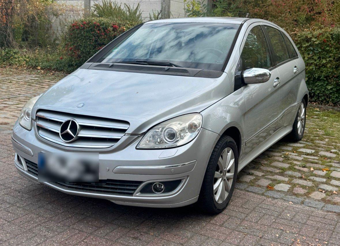 Mercedes-Benz B 200