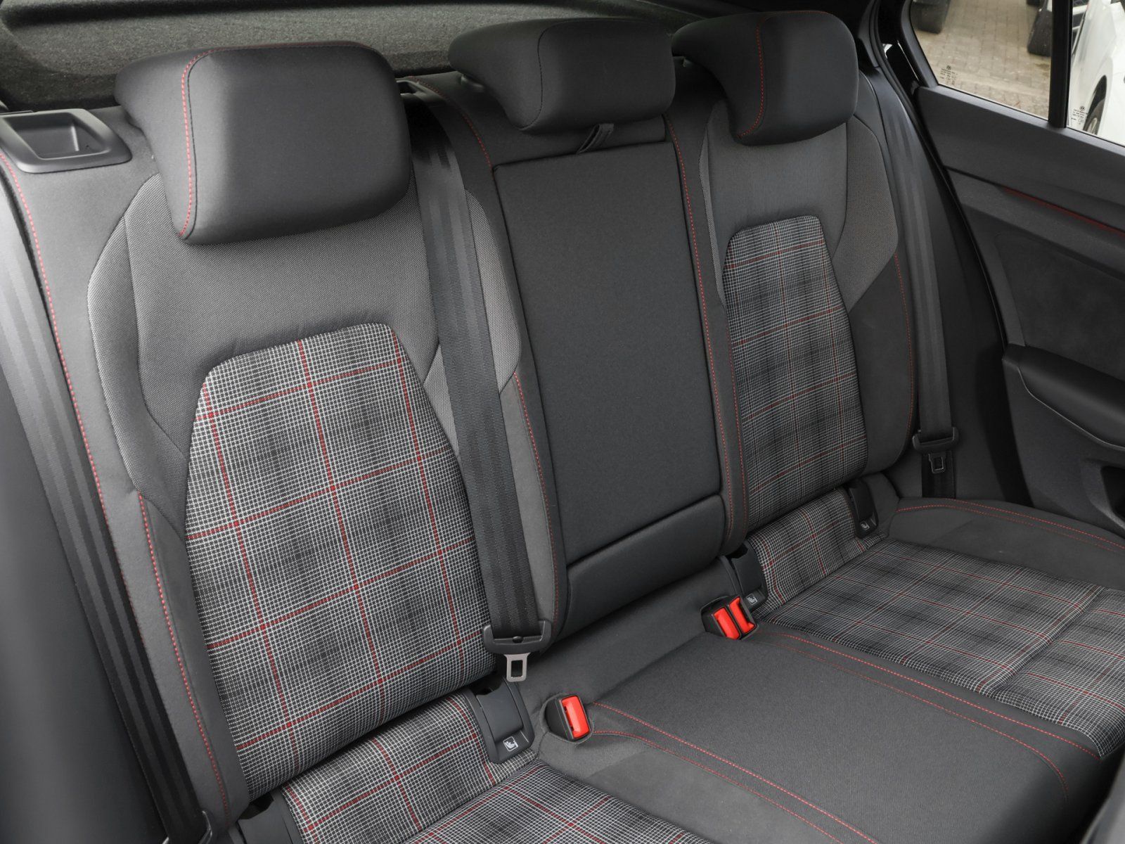 Volkswagen Golf GTI 2.0 TSI DSG ACC LED SHZ 19 foto 4