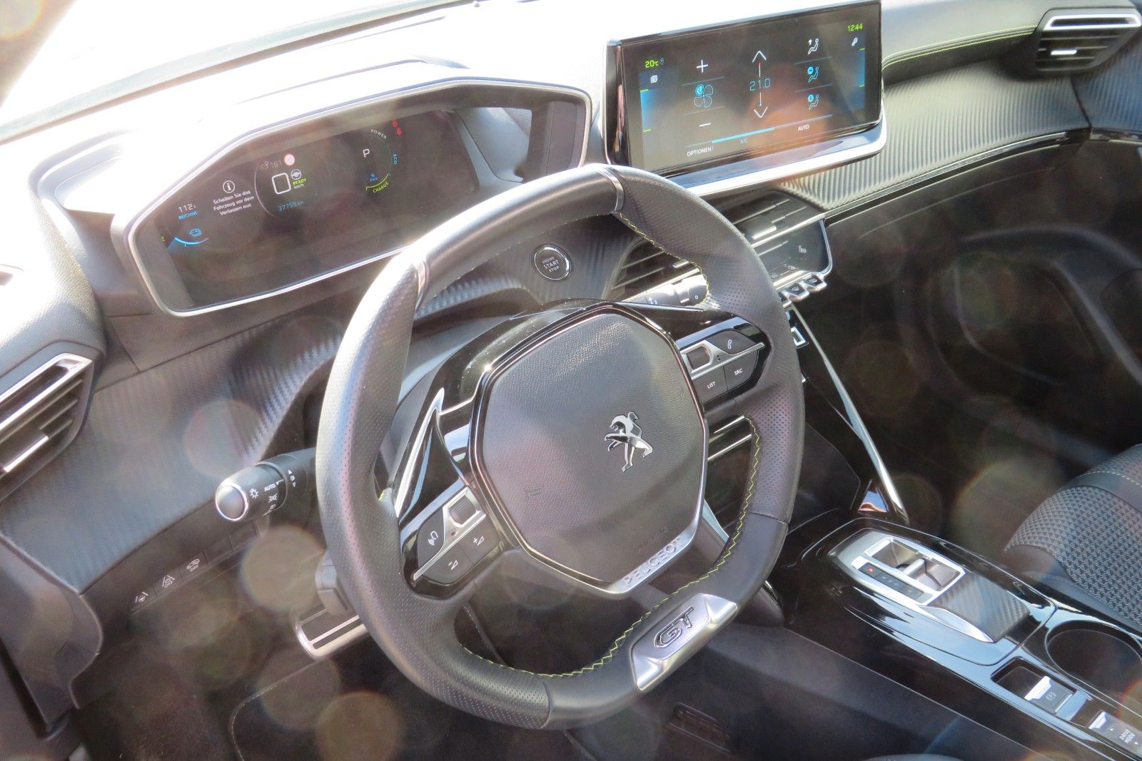 Fahrzeugabbildung Peugeot 2008 e- GT PANO NAVI KAMERA SITZH. PDC 1.HD