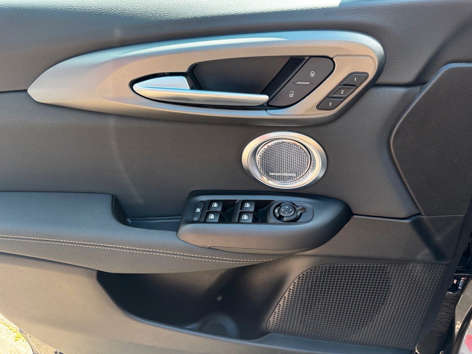 Fahrzeugabbildung Alfa Romeo Tonale Ibrida MY25 VELOCE 1.5 160ps Sitzkühlung