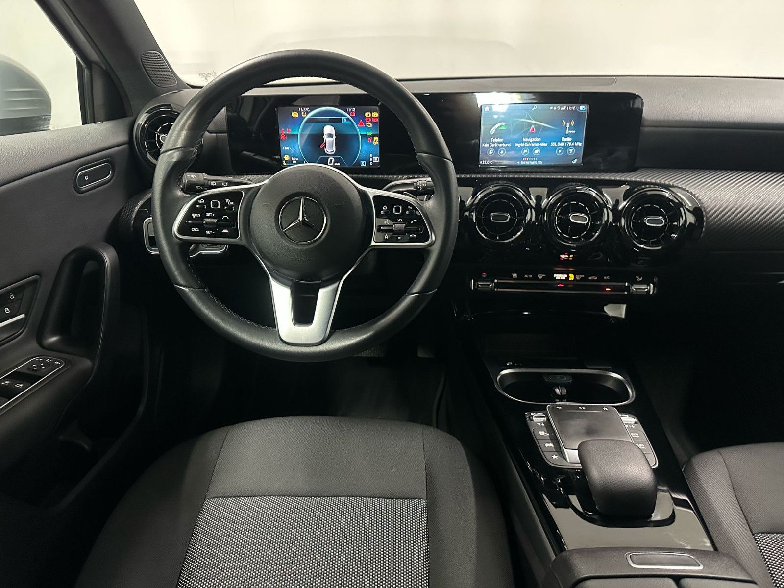 Fahrzeugabbildung Mercedes-Benz A 200 d DCT *DISTRO*AHK*LED*NAVI*BUSINESS*SH