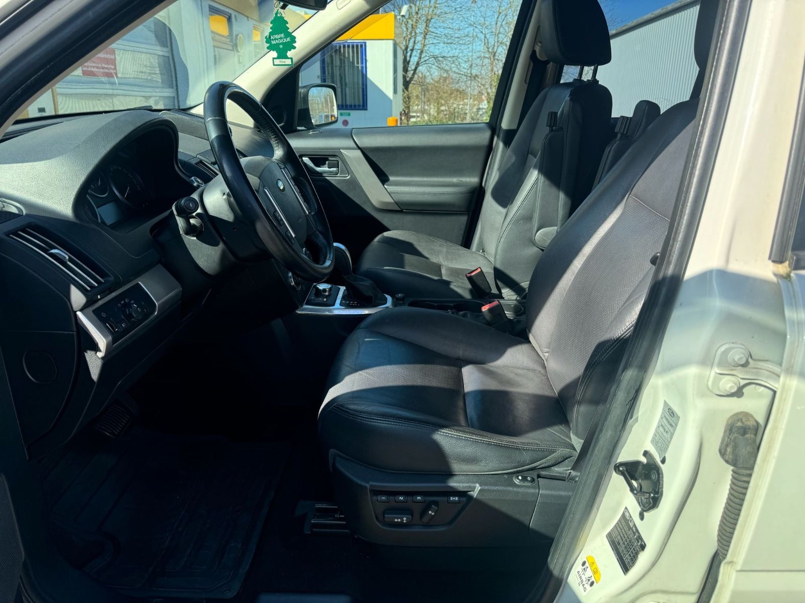 Fahrzeugabbildung Land Rover Freelander 2 HSE Leder+Navi+Xenon