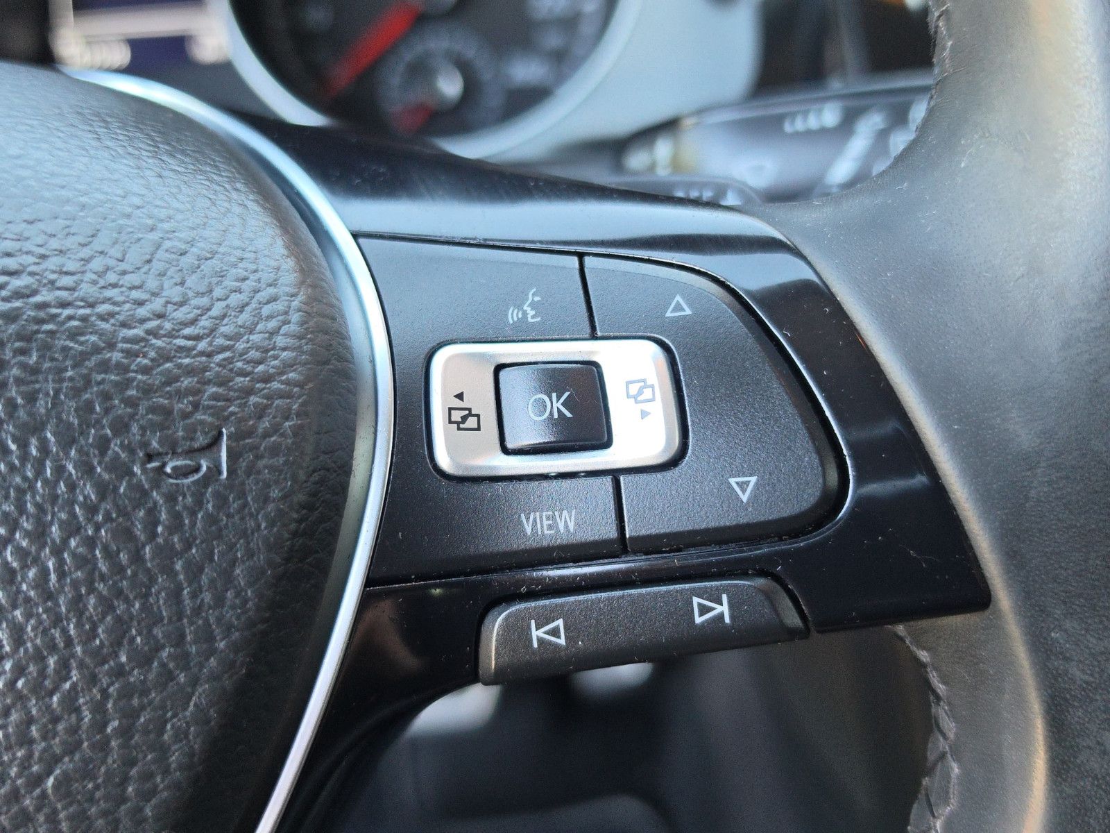 Fahrzeugabbildung Volkswagen Golf VII IQ.DRIVE Start-Stopp AUTOMATIK NAVI