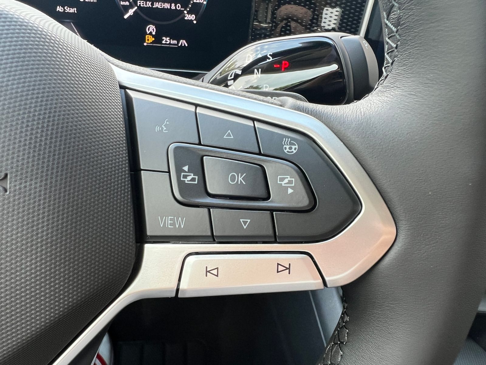 Fahrzeugabbildung Volkswagen Tiguan LIFE 1.5 eTSI DSG *AHK, LED Plus, Kamera,