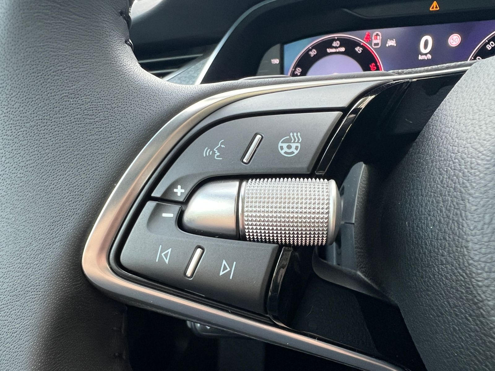 Fahrzeugabbildung SKODA Octavia Combi Tour 2.0 TDI DSG *AHK, LED, ACC, K
