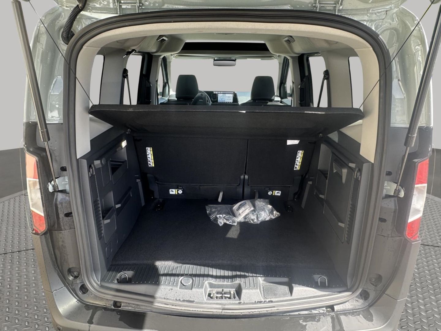 Fahrzeugabbildung Ford Tourneo Courier Active 1.0 EcoBoost WINTERPAKET