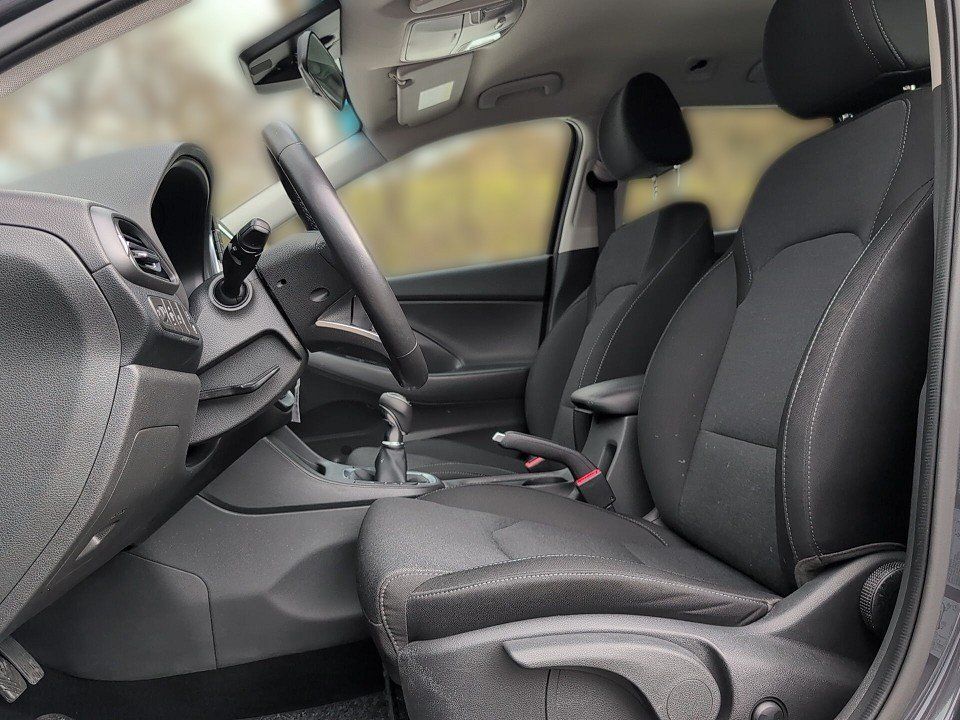 Fahrzeugabbildung Hyundai i30 KOMBI 1.6 CRDi EDITION 30 GARANTIE-02/29 SHZ