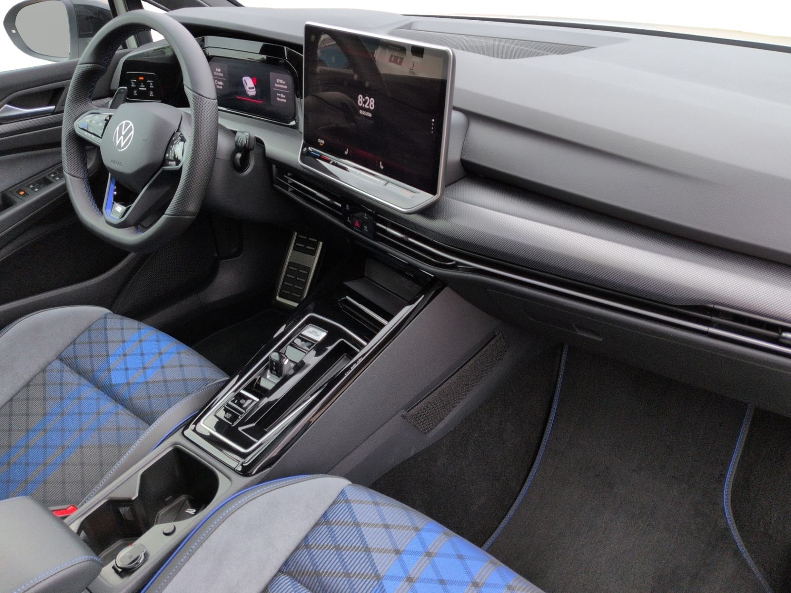 Golf R BLACK EDITION  AKRA+PANO+DCC+H&K+MATRIX+