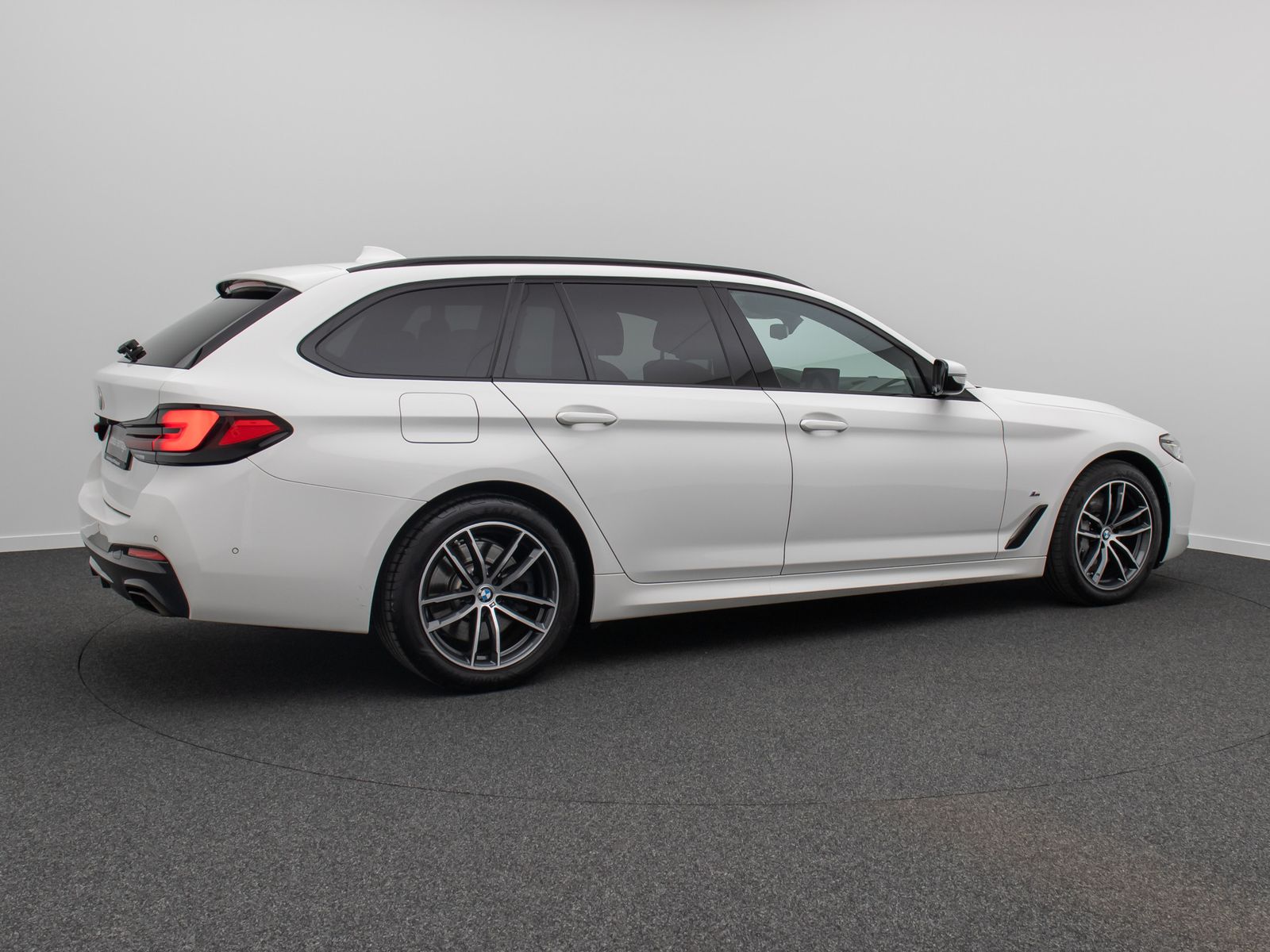 Fahrzeugabbildung BMW 530d M Sport Kamera DAB Memory ACC H/K Panorama