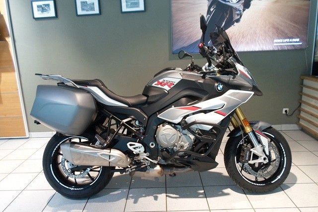 Fahrzeugabbildung BMW S1000XR mit Seitenkoffern