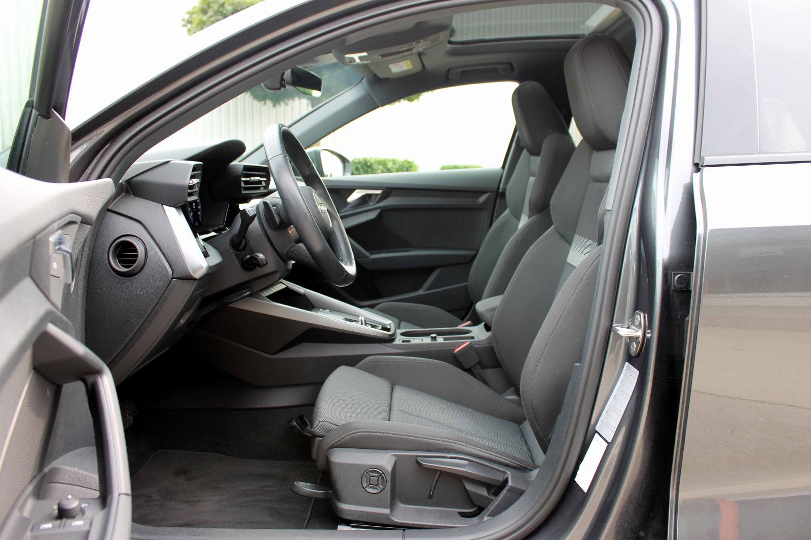 Fahrzeugabbildung Audi A3 45TFSI e SLine Aut. Sportback SD LED ACC KAM