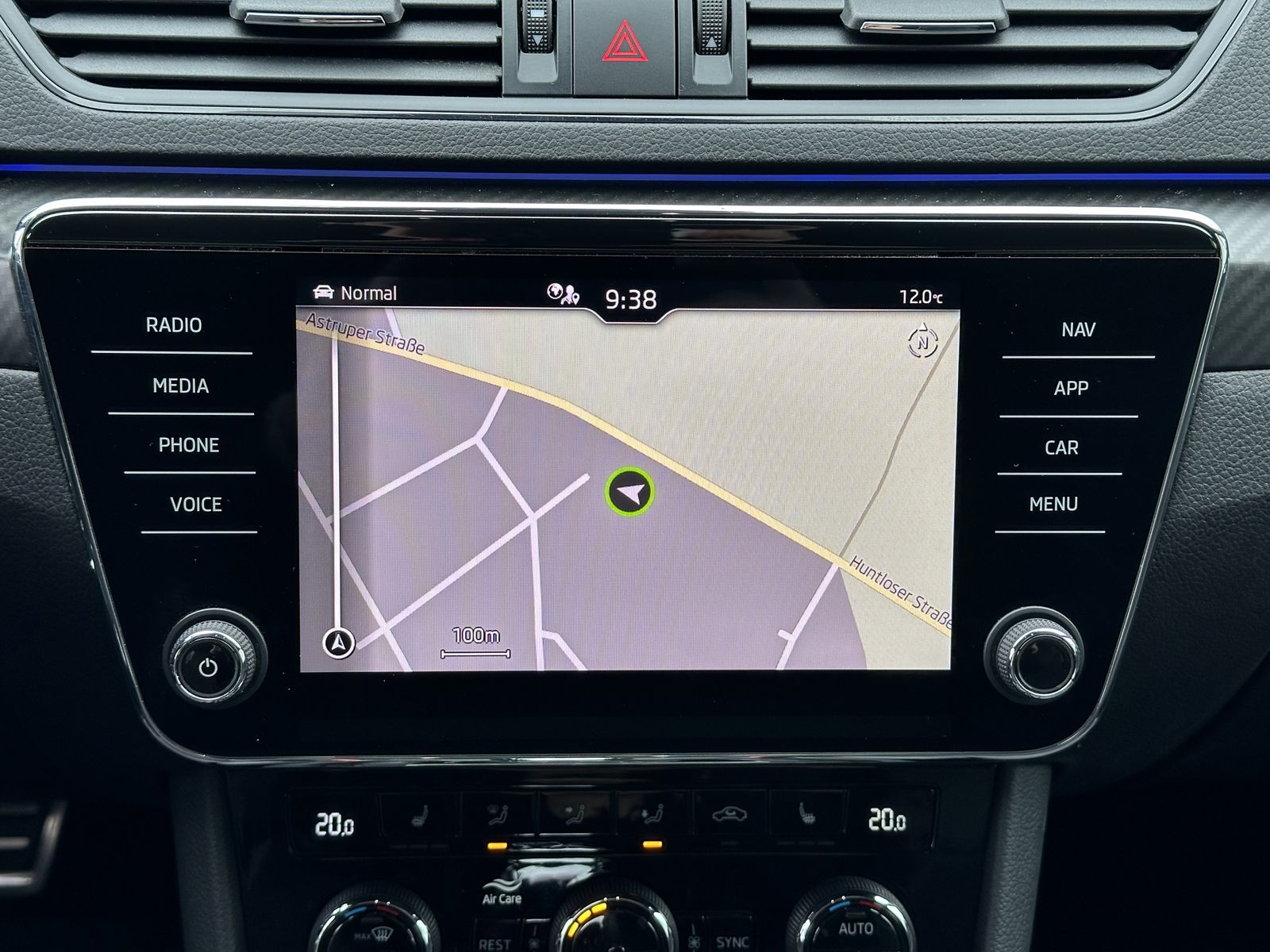 Fahrzeugabbildung SKODA Superb Combi 2.0 TDI DSG Sportline NAV+LED+KAM