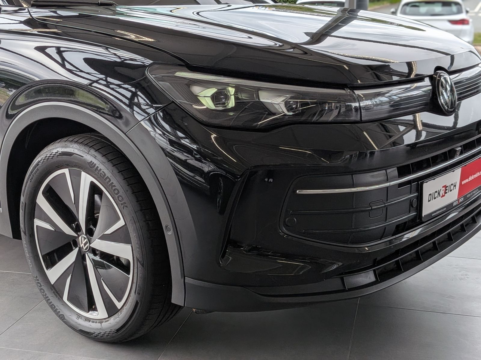 Fahrzeugabbildung Volkswagen Tiguan 1.5 eTSI ENERGY HD-Matrix 360 Pano AHK 19