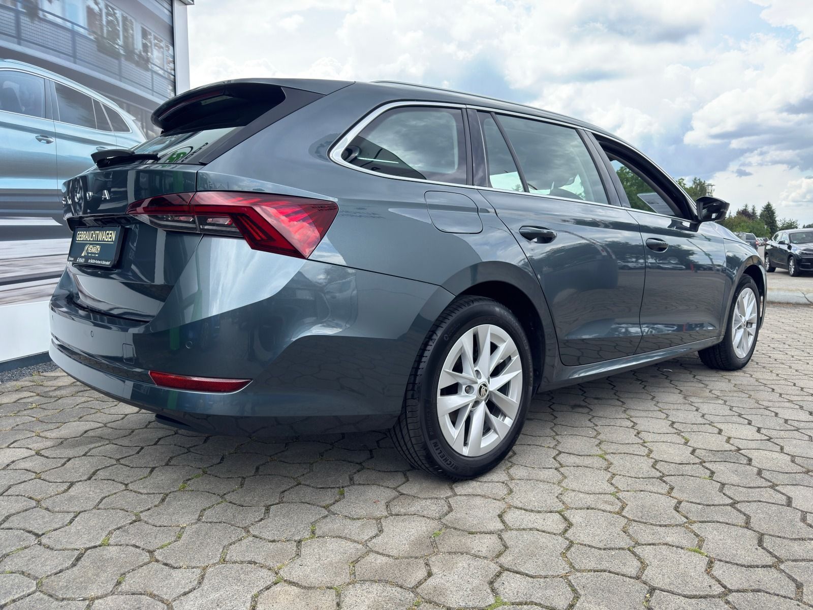 Fahrzeugabbildung SKODA Octavia Combi 1.5 TSI 6-Gang*NAVI*AHK*Head-Up*Si