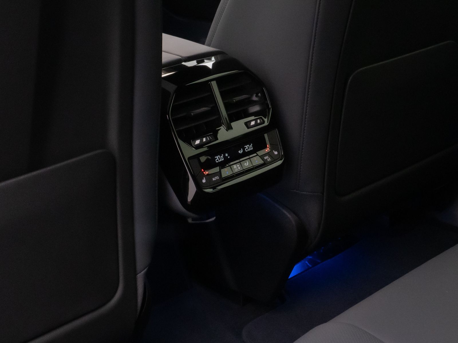 Fahrzeugabbildung BMW iX M60 Panorama 360°Laser B&W SoftCl Massage 22"