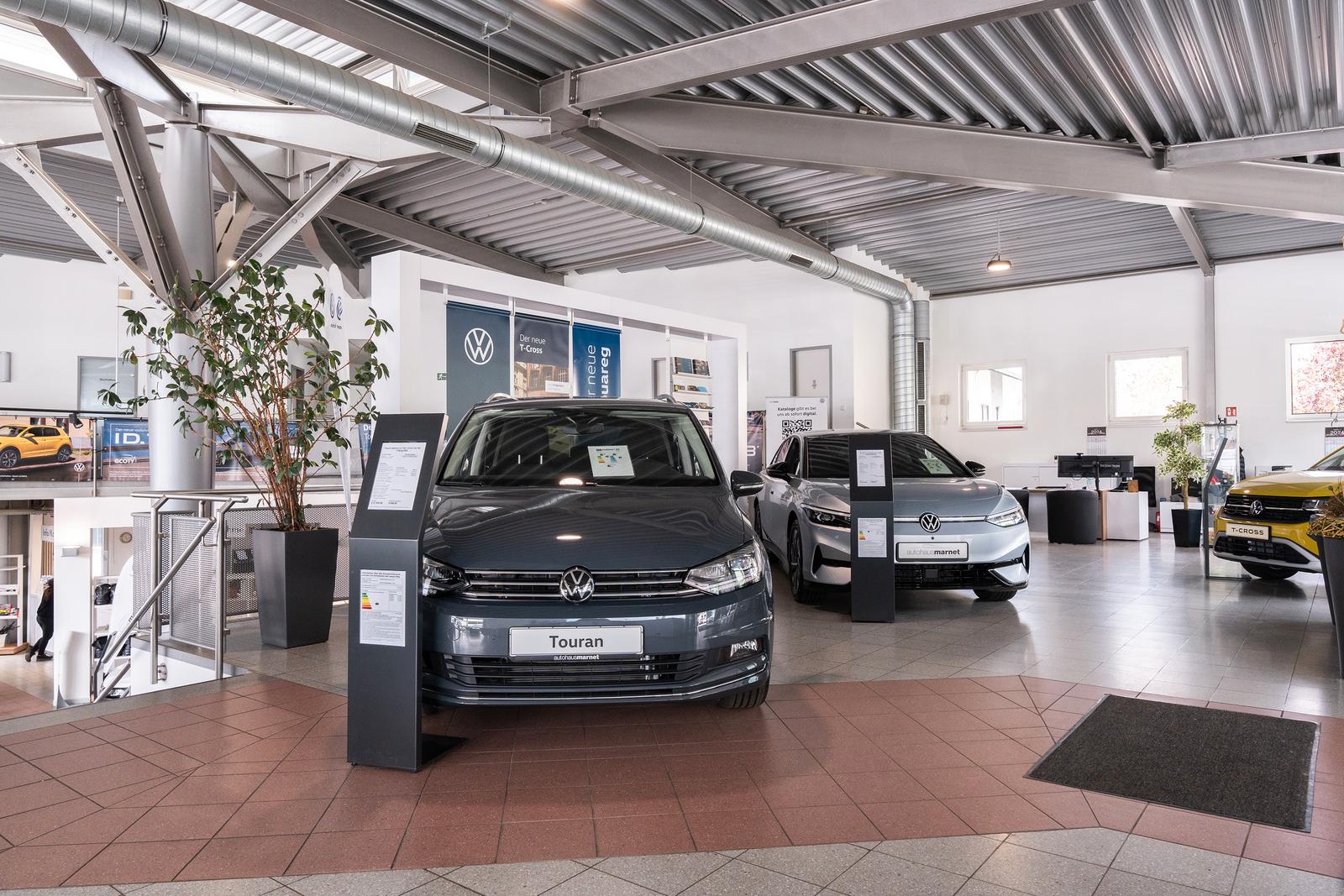 showroom-image-top