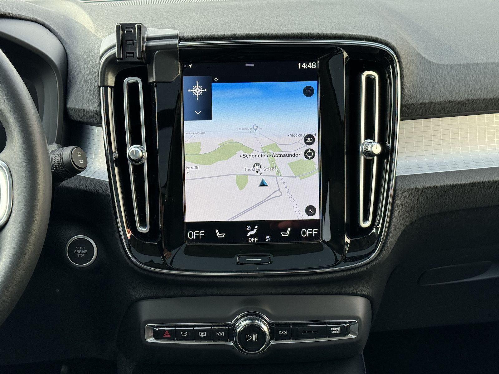 Fahrzeugabbildung Volvo XC40 B4 Momentum Pro LED/Pano/Navi/DAB/Spur/VZE