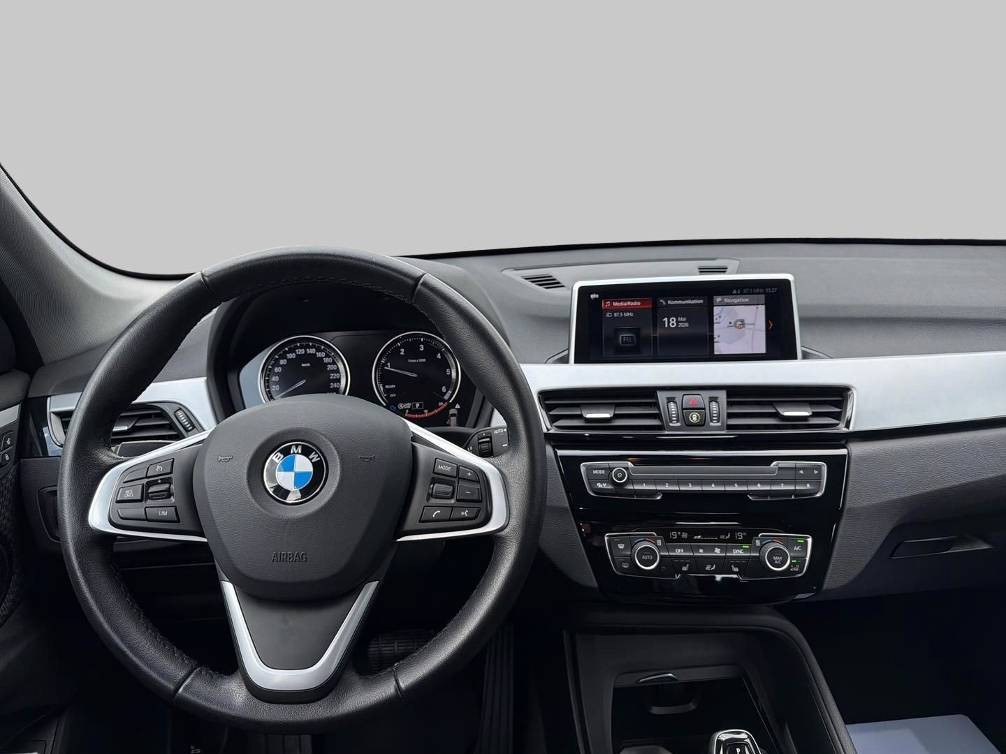 BMW X1 SDRIVE18D A Navi El. Heckklappe Mehrzonenklim foto 7