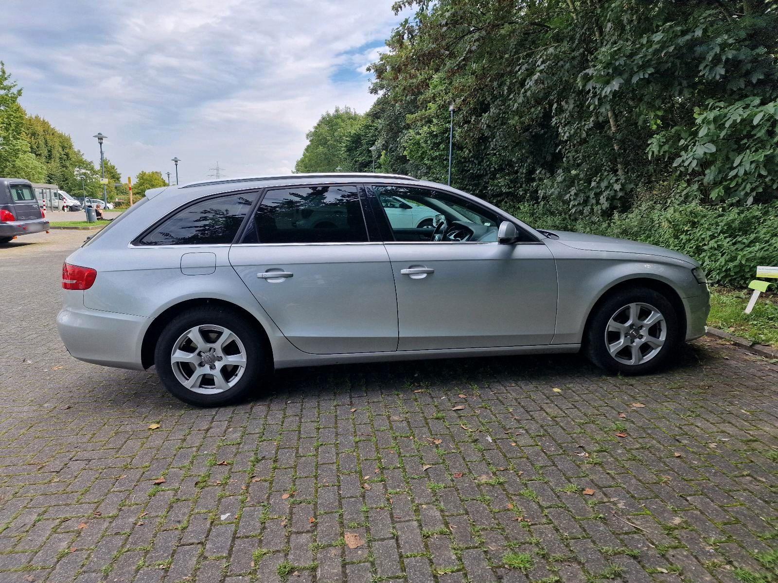 Audi A4 2010 — photo 15