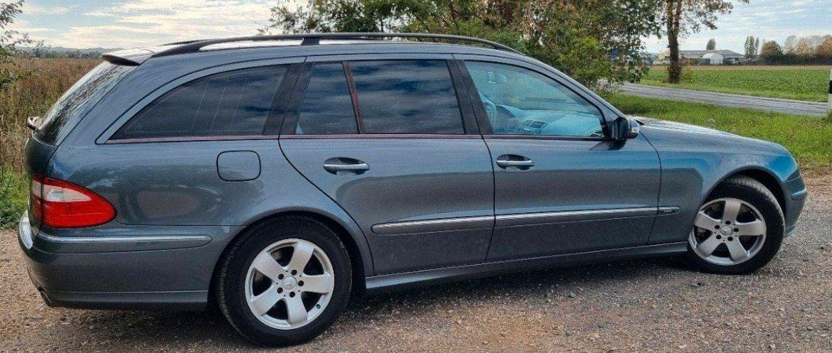 Mercedes-Benz E280 2005 — вигляд ззаду