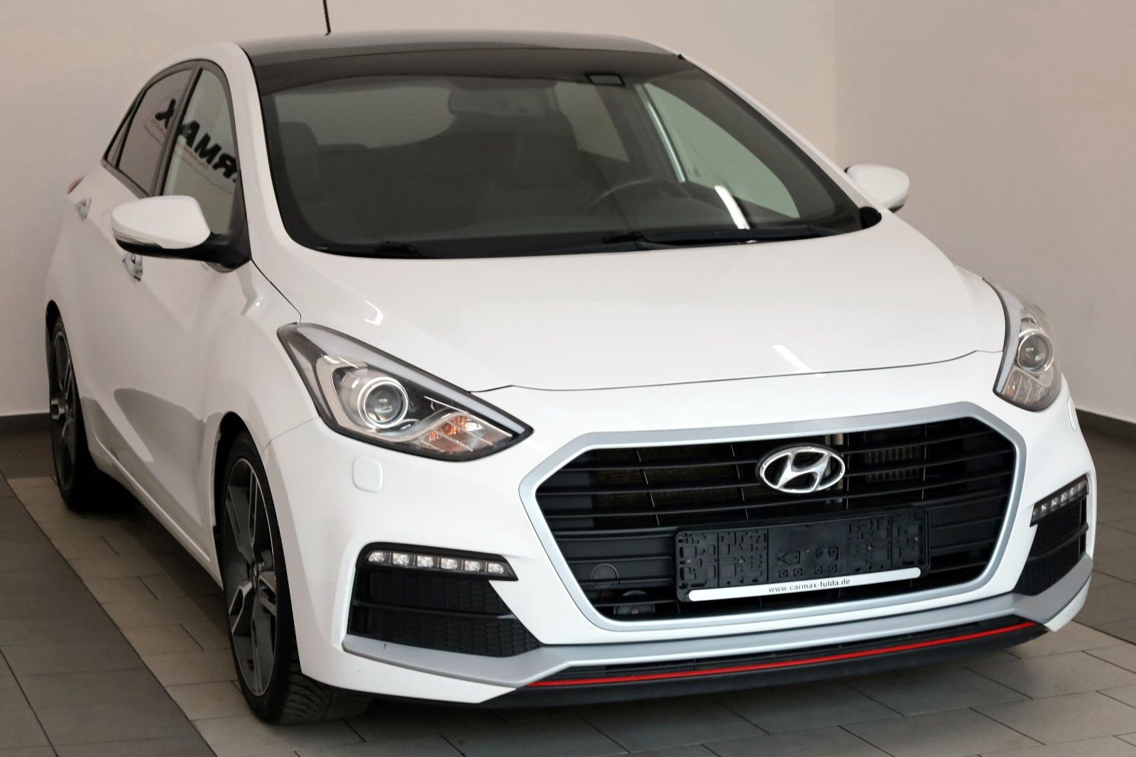 Fahrzeugabbildung Hyundai i30 Turbo T.Leder,Navi,Xenon,Kamera,SH,PDC