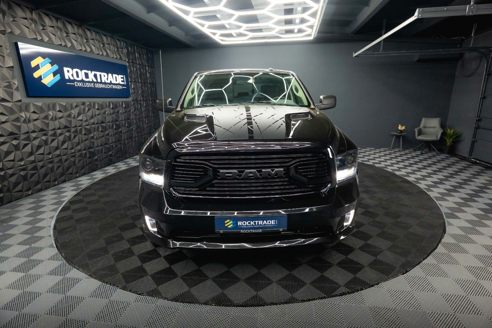 Fahrzeugabbildung Dodge RAM 5.7 V8 HEMI 4x4 OFFROAD Night-Paket *LED*AHK