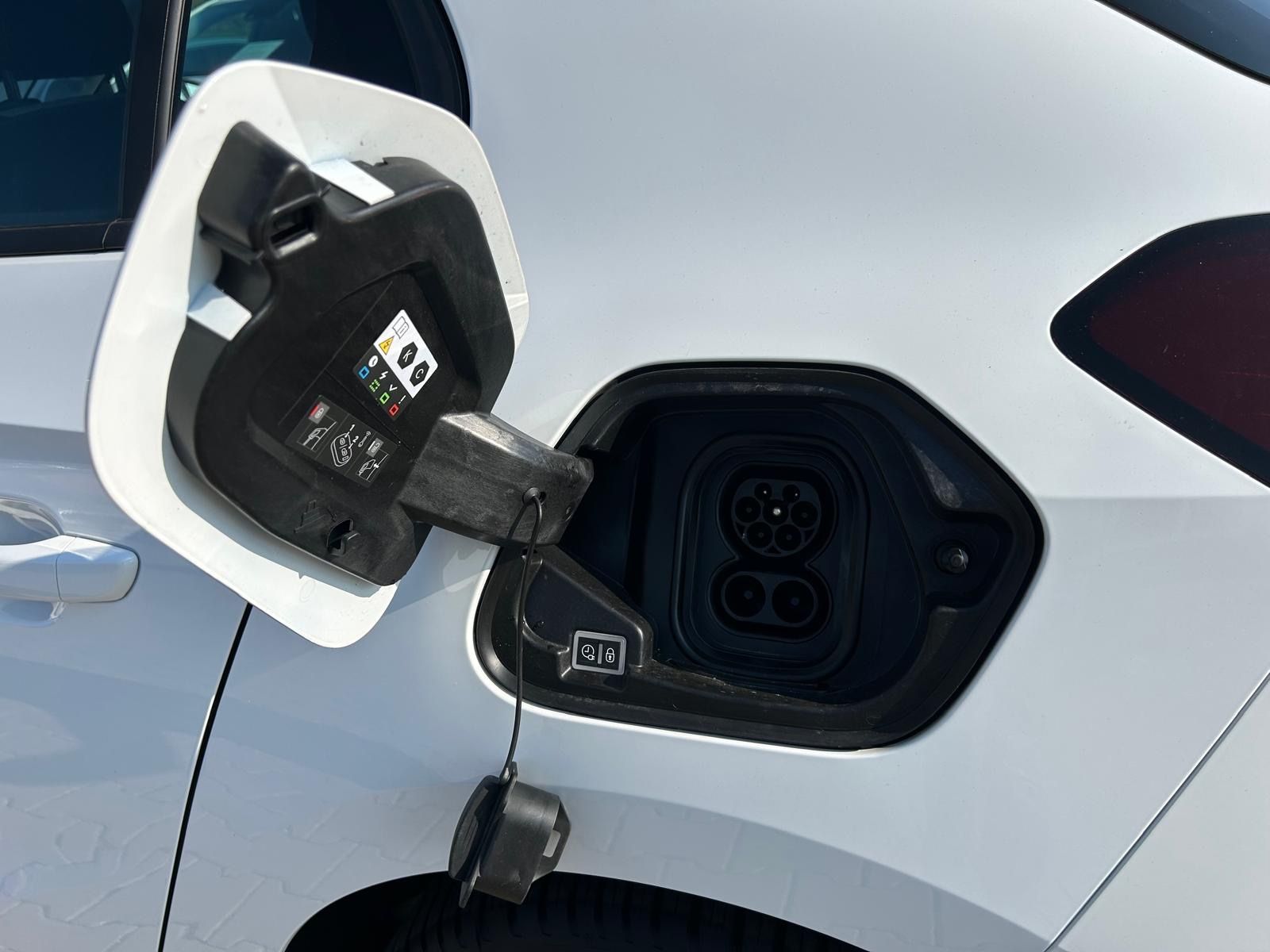 Fahrzeugabbildung Opel Corsa elektro°50 kWh°SOH 99%°Winterpaket°1.Hand°