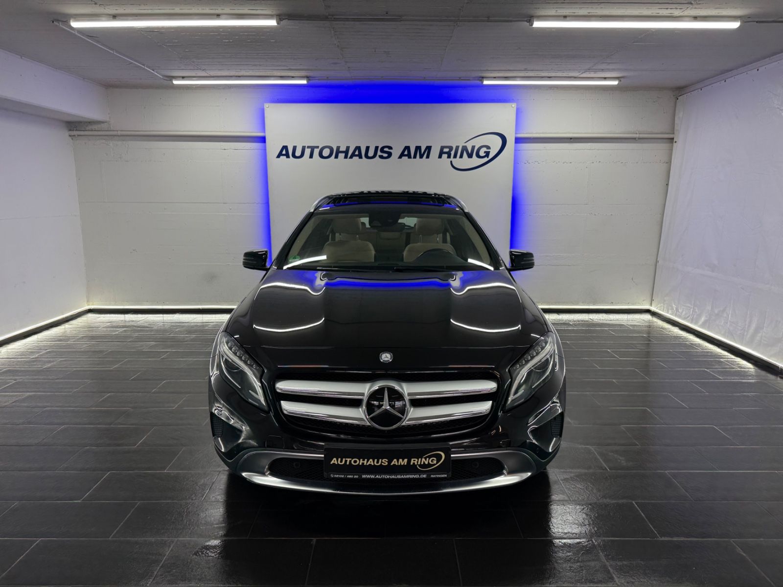 MERCEDES-BENZ GLA 200 ACC CAM PANO XEN SPUR NOTBREM NAVI LEDER