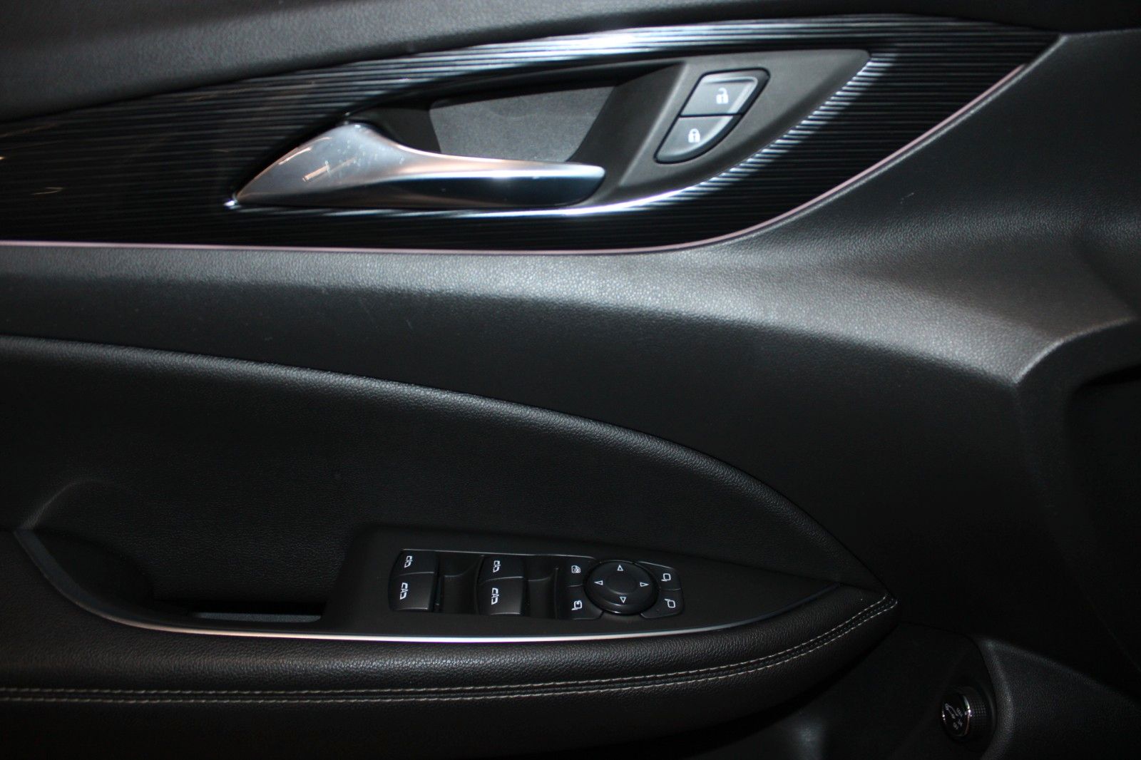 Fahrzeugabbildung Opel Insignia B ST Aut. Business Innov. Leder AHK uvm