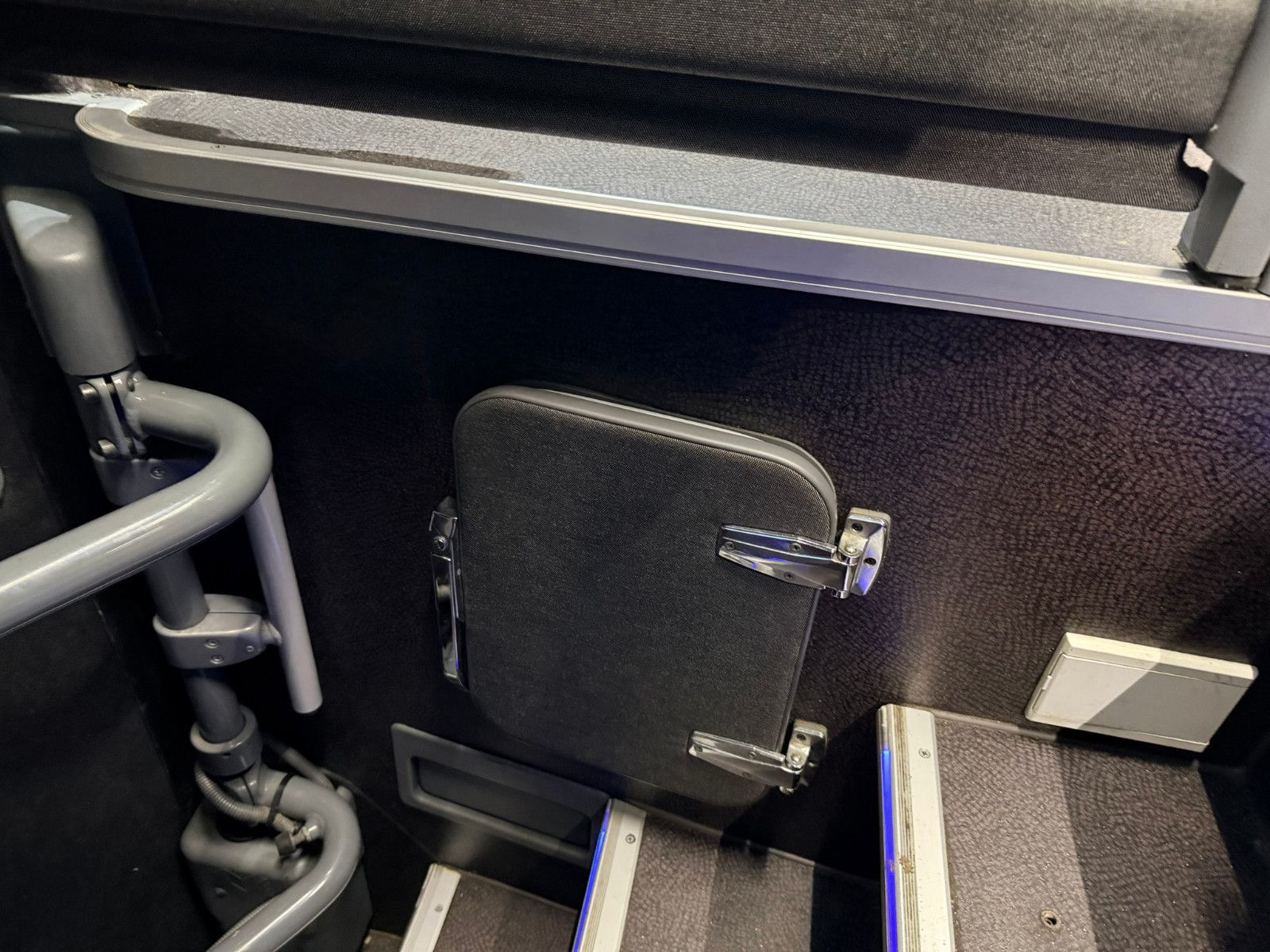 VANHOOL  2017 - Image 24 of 35