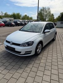 Volkswagen Golf - 2