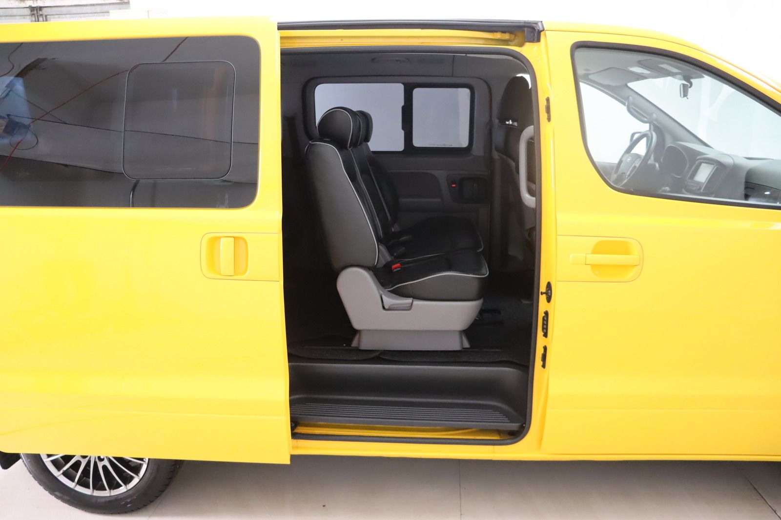 Fahrzeugabbildung Hyundai H-1 2.5CRDi Starex * RFK * Lenkradhzg. * Navi